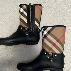 Authentic Burberry short boots size 9